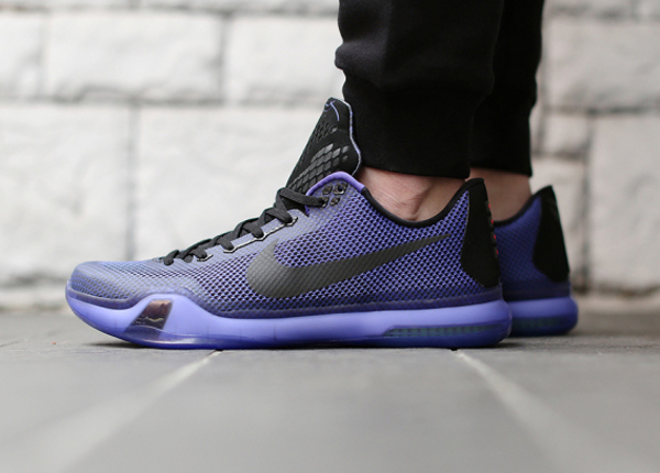 Nike Kobe X 'Blackout' aux pieds (2)