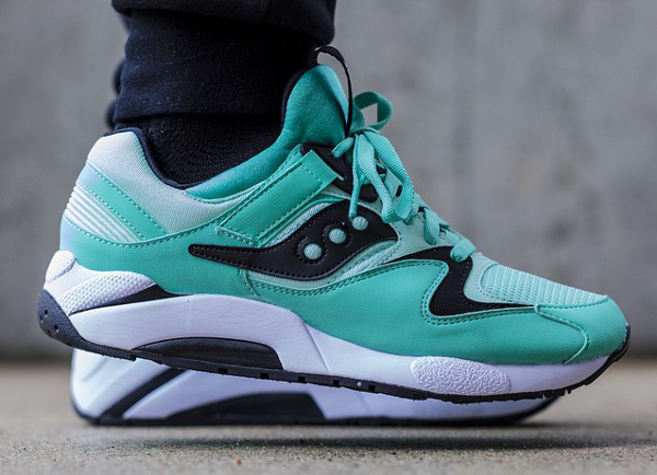 Saucony Grid 9000 Minty Fresh aux pieds (2)