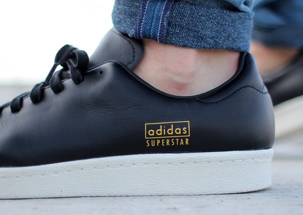 Adidas Superstar 80's Clean Black Off White aux pieds (7)