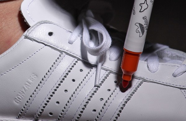 Adidas Superstar 80's x Mark Gonzales 'The Gonz' aux pieds (1)