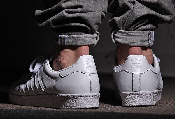 Adidas Superstar 80's x Mark Gonzales 'The Gonz' aux pieds (3)