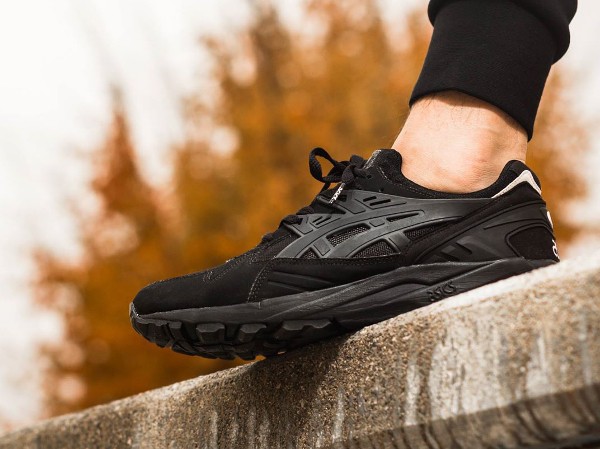 Asics Gel Kayano Trainer Black Black aux pieds (4)