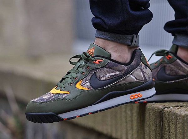 Nike ACG Wildwood 'Realtree Camouflage' (forêt) aux pieds (1)