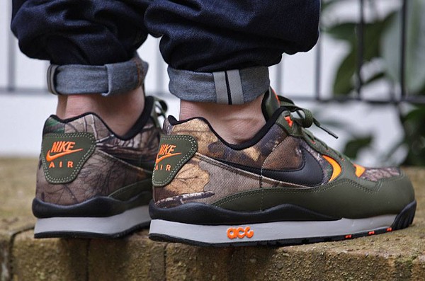 Nike ACG Wildwood 'Realtree Camouflage' (forêt) aux pieds (2)