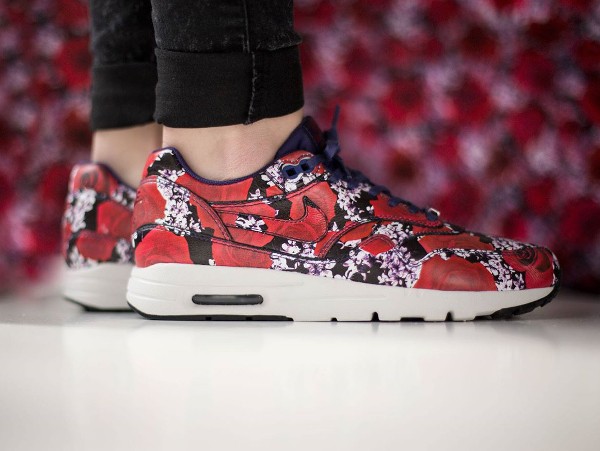 Nike Air Max 1 Ultra City Floral 'London' Rose aux pieds (3)