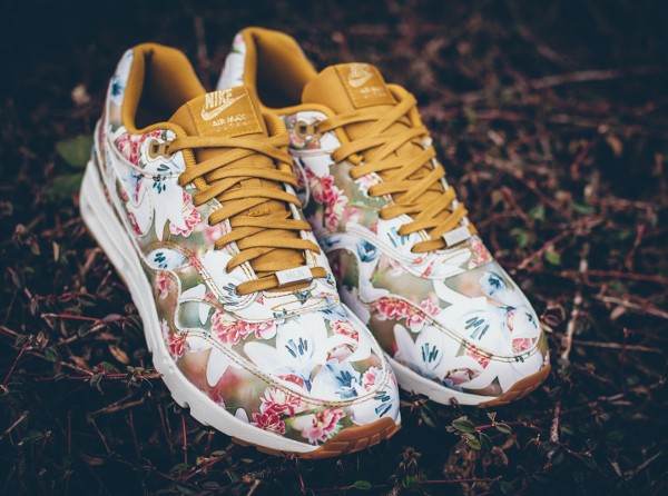 Nike Air Max 1 Ultra City Floral Milan (fleurs) aux pieds (1)