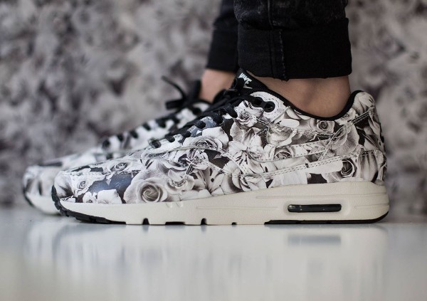 Nike Air Max 1 Ultra City Floral 'New York' aux pieds (2)
