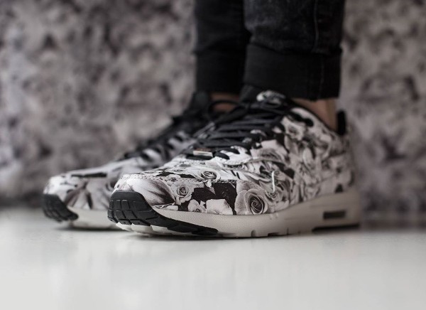 Nike Air Max 1 Ultra City Floral 'New York' aux pieds (3)