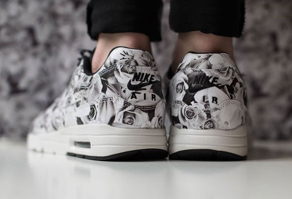 Nike Air Max 1 Ultra City Floral 'New York' aux pieds (4)