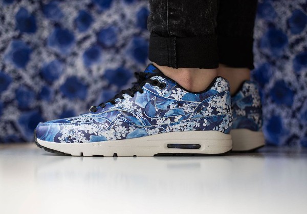 Nike Air Max 1 Ultra City 'Floral' Tokyo aux pieds (1)