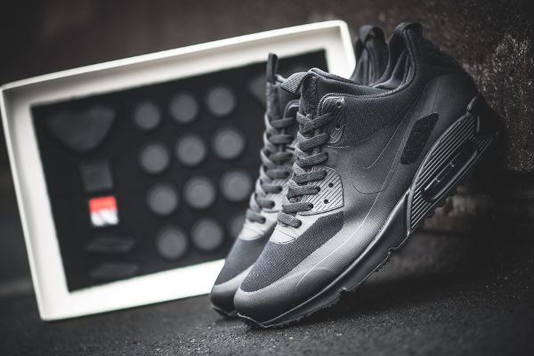 air max 90 sneakerboot patch black