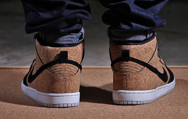 Nike Dunk High SB Cork aux pieds-2