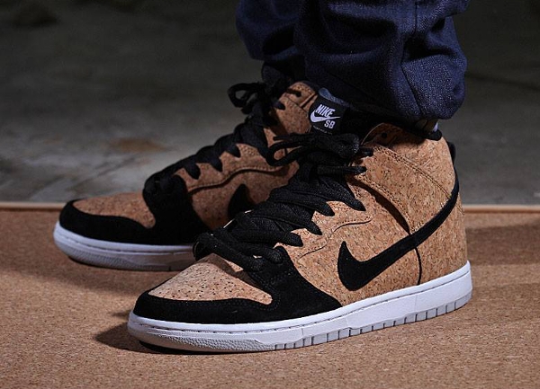 Nike Dunk High SB Cork aux pieds