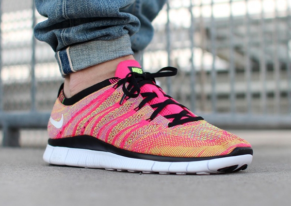 Nike Free Flyknit NSW Pink aux pieds