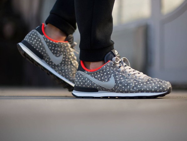Nike Internationalist LTR 'Polka Dot' (petits pois) aux pieds (1)