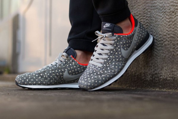 Nike Internationalist LTR 'Polka Dot' (petits pois) aux pieds (3)