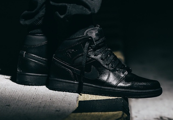 Air Jordan 1 Mid Black (noir) (1)