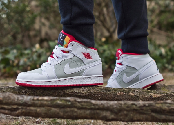 Air Jordan 1 Mid Hare 2015 (Bugs Bunny) aux pieds (2)