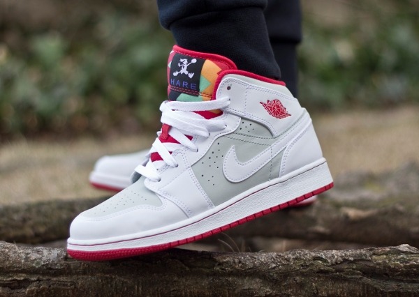 Air Jordan 1 Mid Hare 2015 (Bugs Bunny) aux pieds (3)