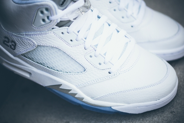 Air Jordan 5 Metallic Silver remasterisée (1)