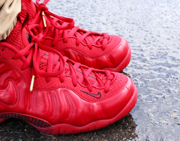 Nike Air Foamposite  Gym Red October (rouge) aux pieds (1)