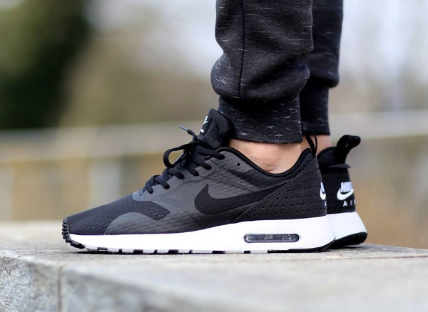 Nike Air Max Tavas SE Noir & Blanc (Black White) (3)