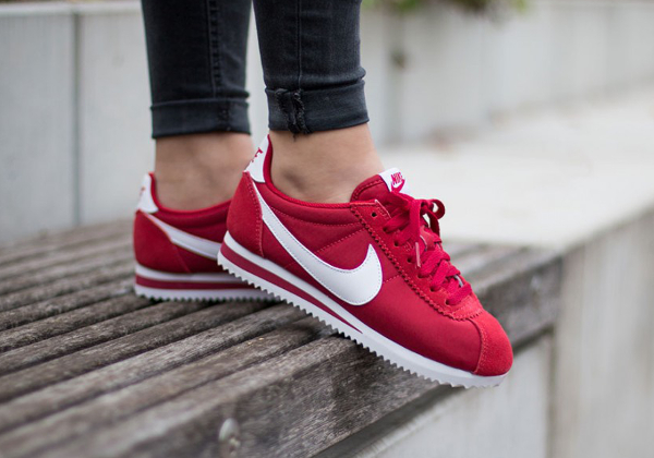 cortez nike rouge jordan