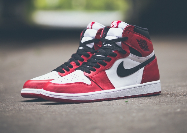 Air Jordan 1 Retro High OG White Varsity Red 2015 (1)