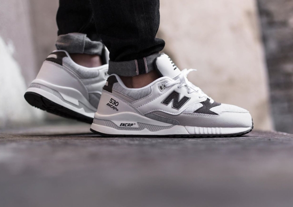 New Balance M530CCR White Grey aux pieds (3)