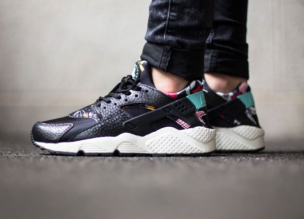 Nike Wmns Air Huarache Print Aloha Black Artisan Teal (1)