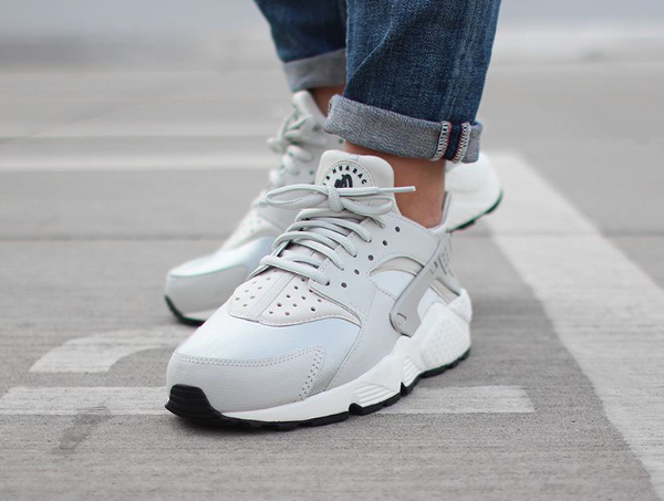 huarache nike grise