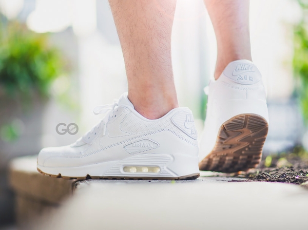 air max 90 white ostrich