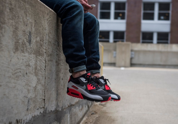 Nike Air Max 90 OG Black Neutral Grey Hyper Crimson (3)