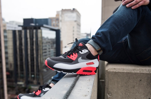 Nike Air Max 90 OG Reverse Infrared aux pieds (2)