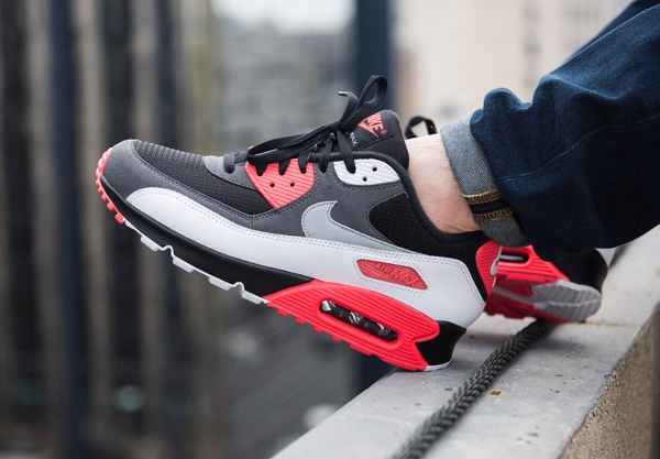 Nike Air Max 90 OG Reverse Infrared aux pieds (3)