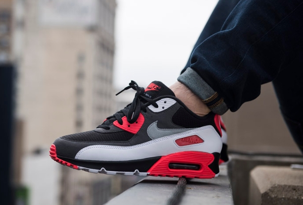 Nike Air Max 90 OG Reverse Infrared aux pieds (4)