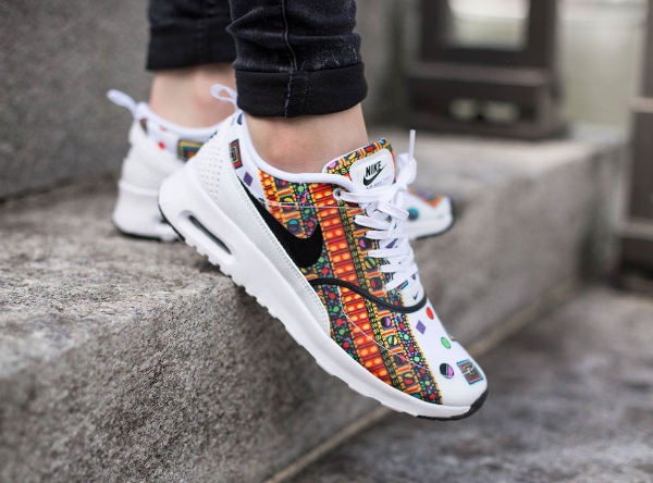 Nike Air Max Thea x Liberty Of London 'Merlin' aux pieds (1)