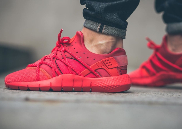 Nike Huarache NM Rio Hot Lava (rouge) aux pieds