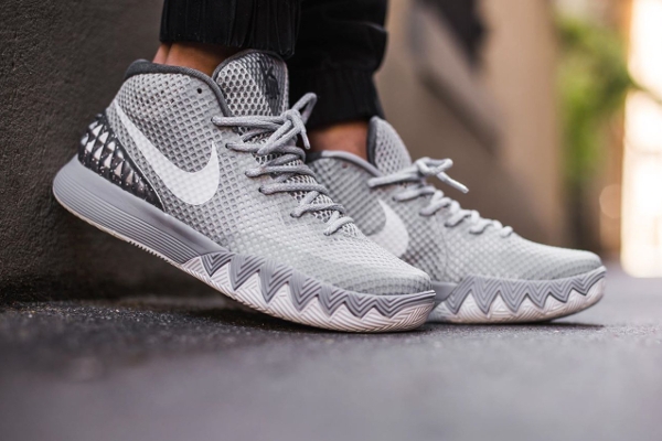 Nike Kyrie 1 Wolf Grey Pure Platinum (gris) (1)