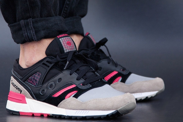 Saucony Grid SD Games Pack Black Grey Pink aux pieds