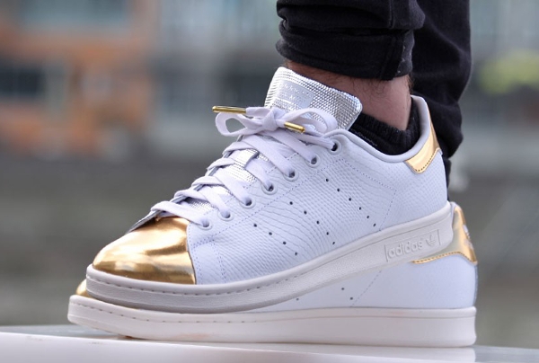 Stan smith white gold metallic 2025