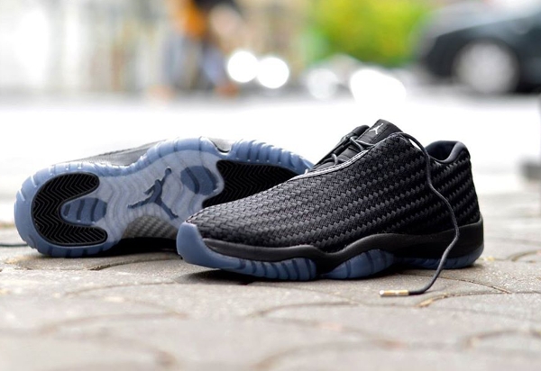 jordan future noir et bleu