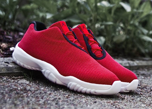 jordan future noir rouge