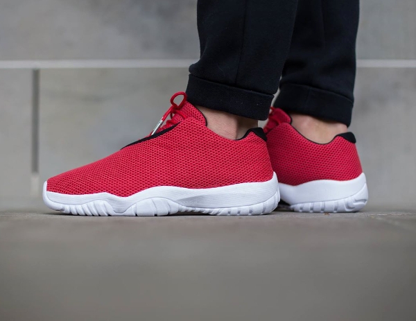 Air Jordan Future Low University Red 3M (1)