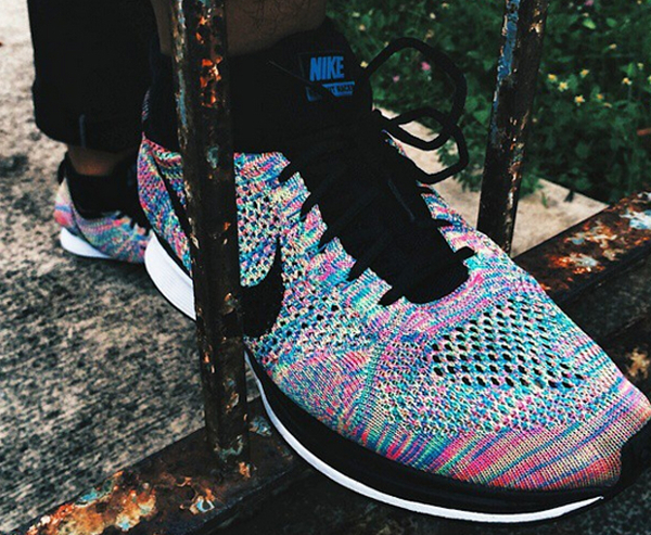 Nike Flyknit Racer Multicolor 2.0 aux pieds (1)