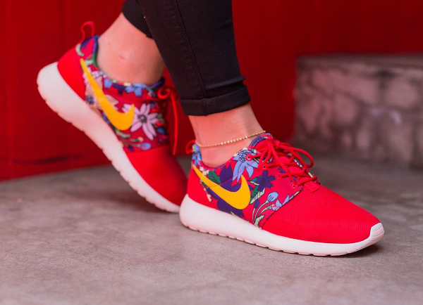 Nike roshe run store floral femme rouge