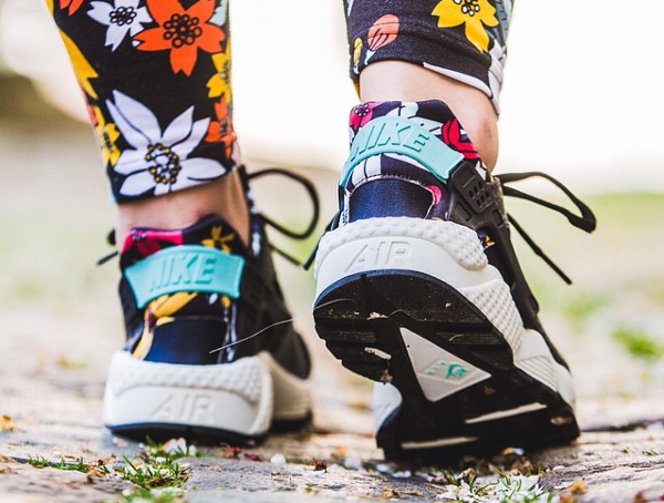 Nike Wmns Air Huarache Print Aloha Black Artisan Teal (6)