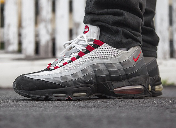 solar red air max 95 on feet