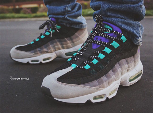 black air max 95 on feet