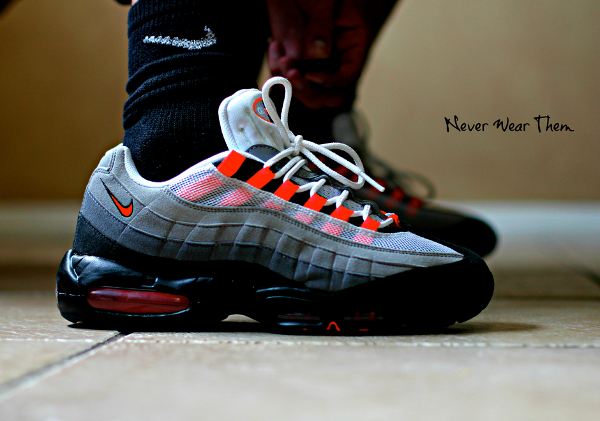 neon orange air max 95